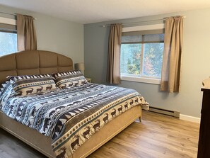 2 bedrooms, iron/ironing board, WiFi, bed sheets - Loon Mountain Condo Located Downtown (Lincoln)
