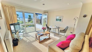 TV - 1 bedroom accommodation in Marazion (Marazion)