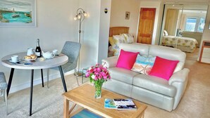 TV - 1 bedroom accommodation in Marazion (Marazion)