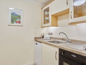 Dishwasher, high chair, cookware/dishes/utensils - 1 bedroom accommodation in Marazion (Marazion)