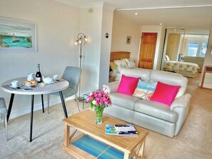 TV - 1 bedroom accommodation in Marazion (Marazion)