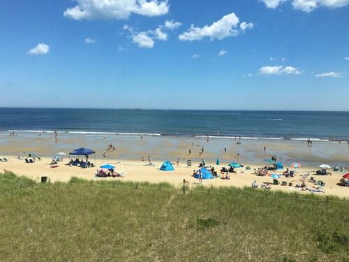 Uusittu, Makuuhuone näyttää ulos olohuoneesta, Palace Playlandista, Ocean Vie