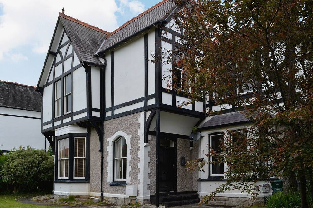 5 bedroom accommodation in Llandudno