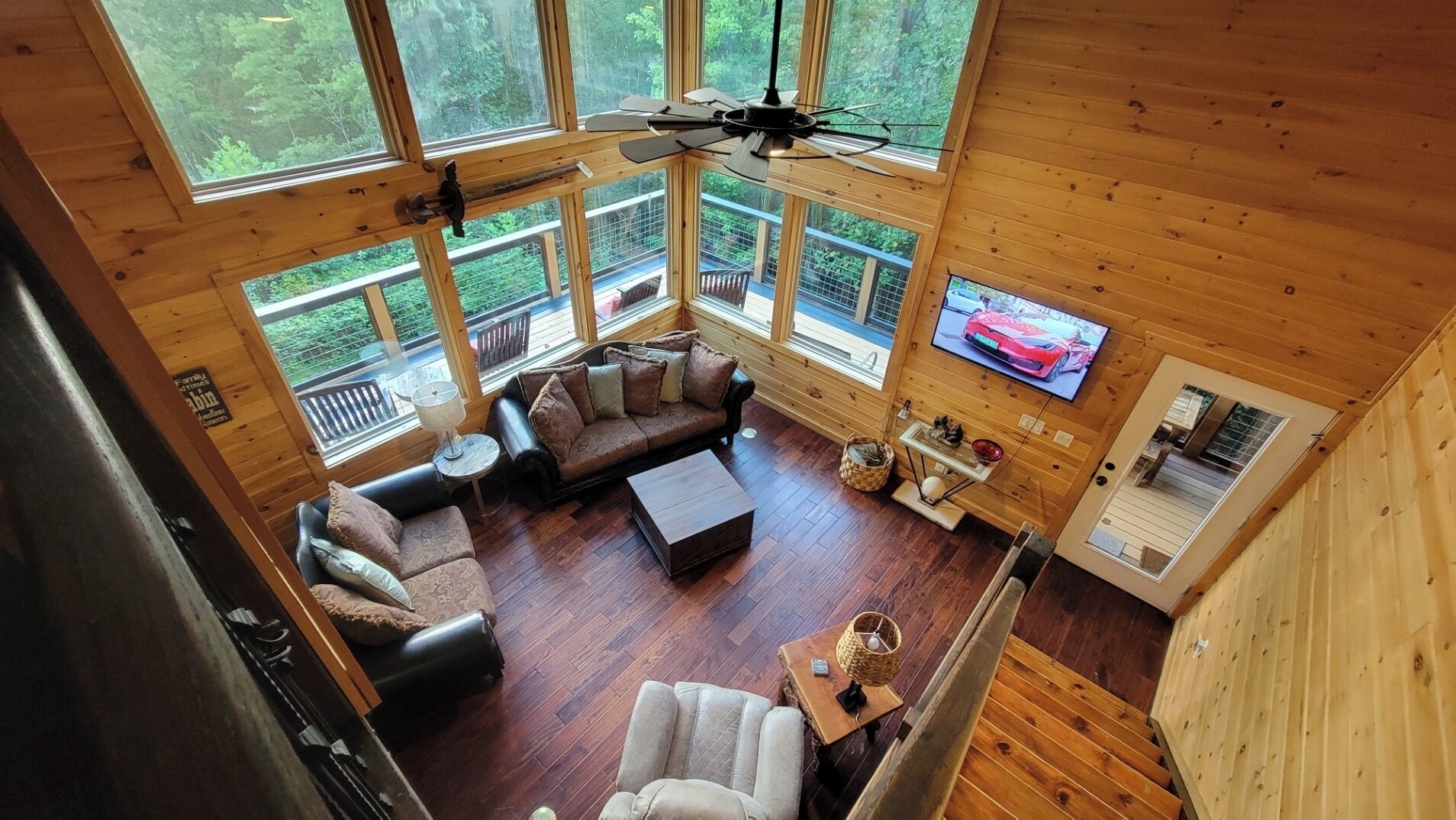 Smart TV, fireplace, books, stereo