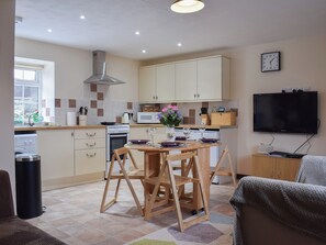 Hochstuhl, Kochgeschirr/Geschirr/Besteck