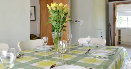 3 bedroom accommodation in Llandybie, near Llandeilo