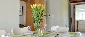 3 bedroom accommodation in Llandybie, near Llandeilo