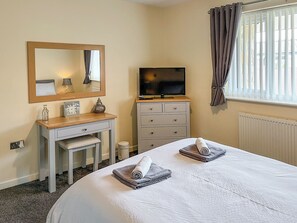 3 室のベッドルーム、WiFi (無料)、ベッドシーツ