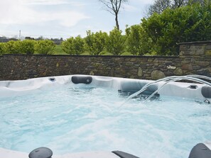Outdoor spa tub - 5 bedroom accommodation in Mydroilyn, near Aberaeron (Mydroilyn, near Aberaeron)