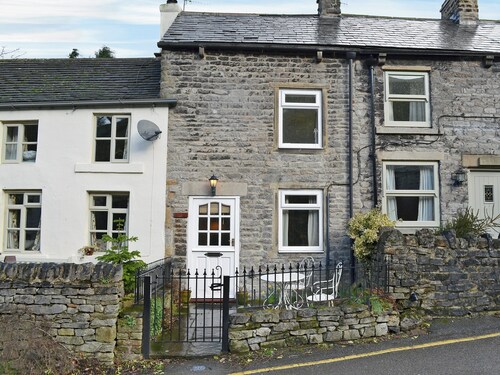 2 bedroom accommodation in Castleton, near Buxton