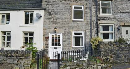 2 bedroom accommodation in Castleton, near Buxton