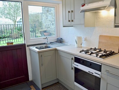2 bedroom accommodation in Castleton, near Buxton