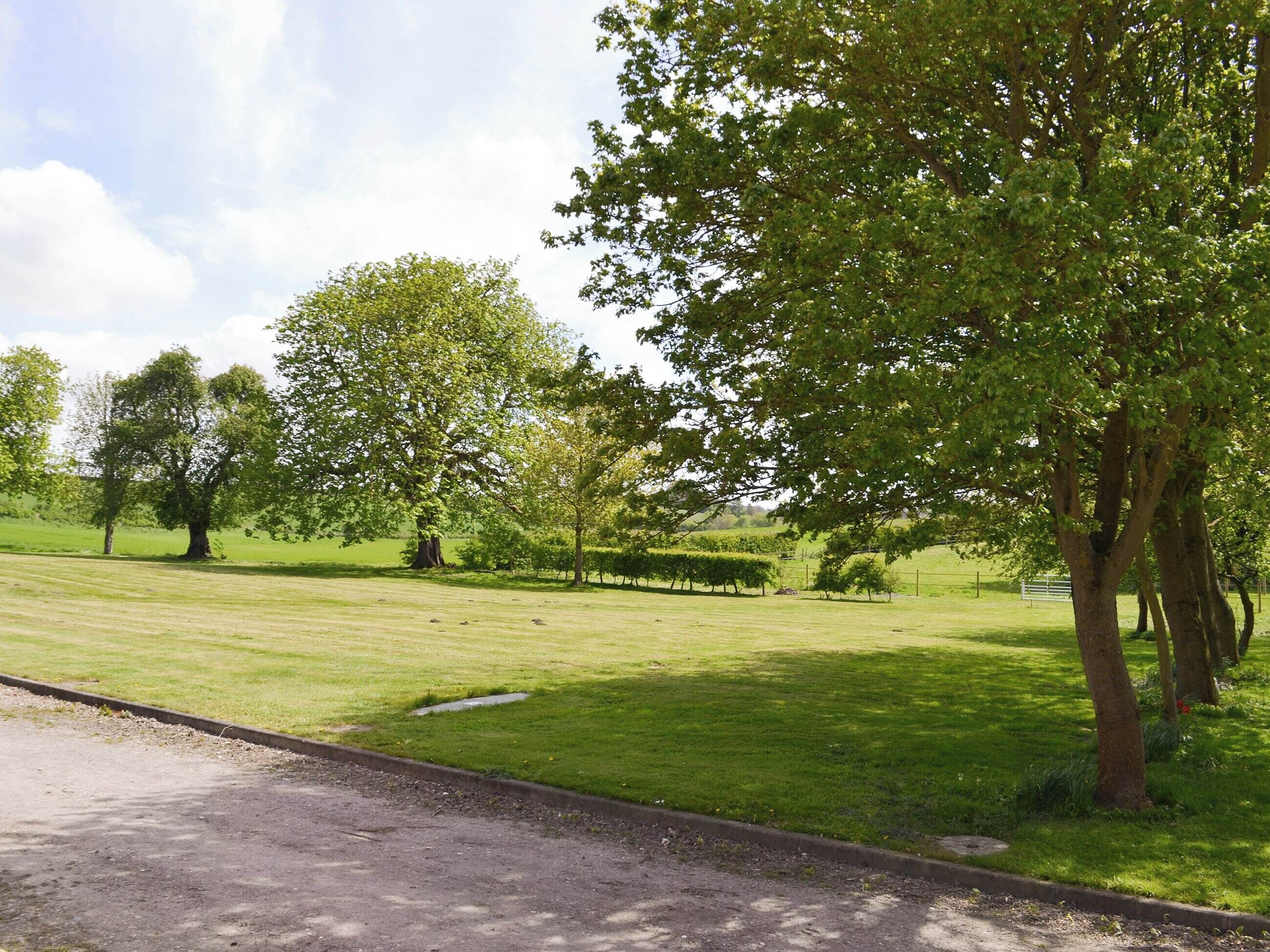 Shared facilities &ndash; Beautiful garden areas | Chestnuts Farm Cottages, Binbrook, near Market Rasen