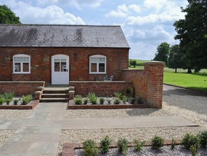 Exterior - 1 bedroom accommodation in Binbrook, near Market Rasen (Binbrook, near Market Rasen)
