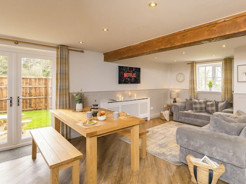 4 bedroom accommodation in Cayton, near Scarborough