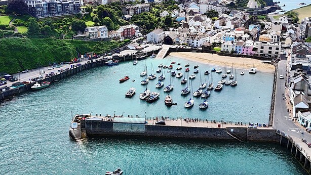 A coastal town with a marina, residential buildings, and a hill in the background. - 2 bedroom accommodation in Ilfracombe (Ilfracombe)