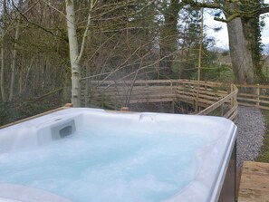 Outdoor spa tub - 2 bedroom accommodation in Brocklebank, near Caldbeck and Uldale (Brocklebank, near Caldbeck and Uldale)