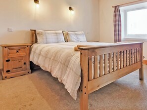 3 bedrooms, free WiFi, bed sheets - 3 bedroom accommodation in Portmahomack, near Tain (Portmahomack, near Tain)