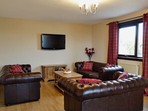 Living area - 4 bedroom accommodation in Kingston-on-Spey, near Fochabers (Kingston-on-Spey, near Fochabers)