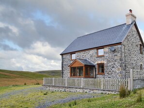 Exterior - 3 bedroom accommodation in Talybont, near Aberystwyth (Talybont, near Aberystwyth)