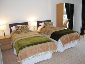 4 habitaciones, wifi gratis y ropa de cama