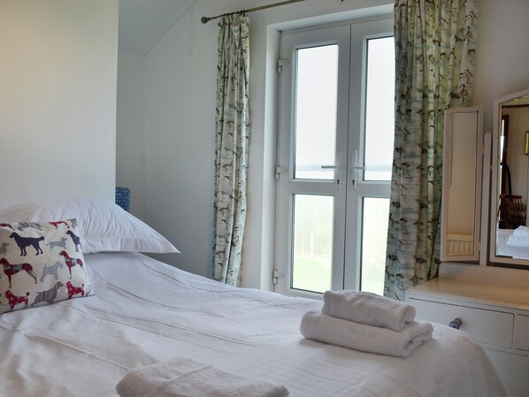 6 bedrooms, free WiFi, bed sheets