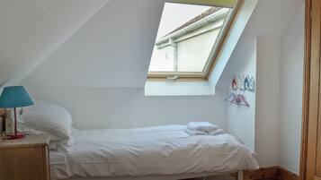 6 bedrooms, free WiFi, bed sheets