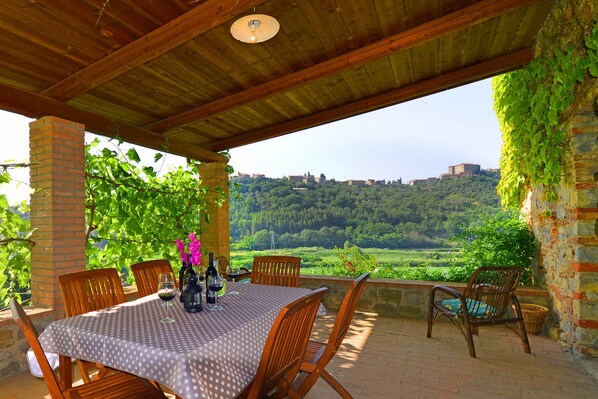 Outdoor dining - Private pool, walking distance to town, A/C, Wifi, Villa in exclusive (Fabro)