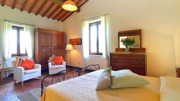 3 Schlafzimmer, Schreibtisch, BĂŒgeleisen/BĂŒgelbrett, Reisekinderbett