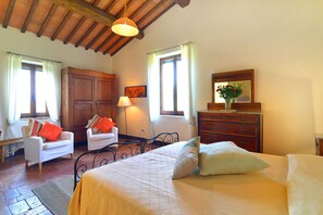 3 bedrooms, desk, iron/ironing board, travel cot - Private pool, walking distance to town, A/C, Wifi, Villa in exclusive (Fabro)