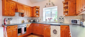 2 bedroom accommodation in Templecombe