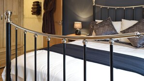 Room - 3 bedroom accommodation in Dihewyd, near Aberaeron (Dihewyd, near Aberaeron)