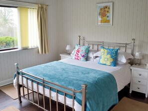 2 bedrooms, free WiFi, bed sheets - 2 bedroom accommodation in Sabden, near Clitheroe (Sabden, near Clitheroe)