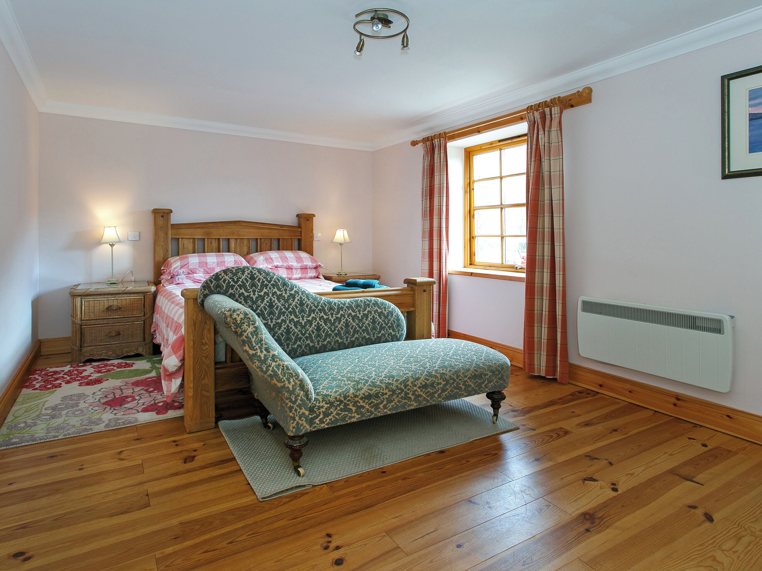 3 bedrooms, WiFi (free), bed sheets