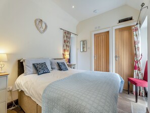4 bedrooms, free WiFi, bed sheets