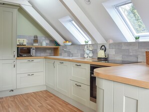 Dishwasher, high chair, freezer - 2 bedroom accommodation in Polmassick, near St Austell (Polmassick, near St Austell)