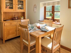 Dining - 2 bedroom accommodation in Goose Green, Pulborough (Goose Green, Pulborough)
