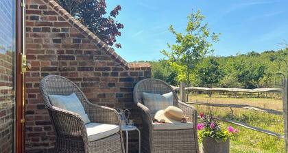 2 bedroom accommodation in Goose Green, Pulborough