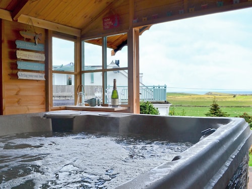 2 bedroom accommodation in Llanfairynghornwy