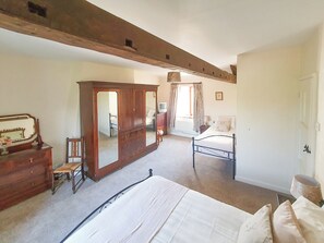 3 bedrooms, free WiFi, bed sheets