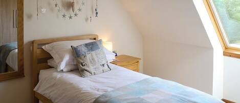 4 bedrooms, free WiFi, bed sheets