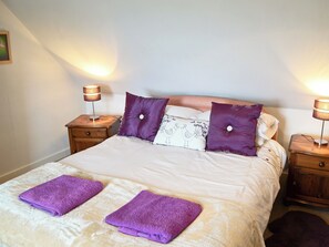 3 bedrooms, bed sheets