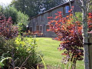 المنطقة المحيطة بالمنشأة