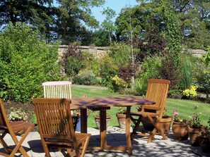 Outdoor dining - 2 bedroom accommodation in Webbery, near Bideford (Webbery, near Bideford)
