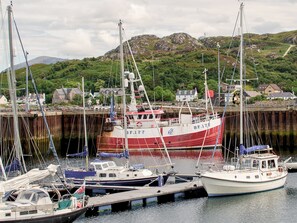 Marina - 5 bedroom accommodation in Lochinver (Lochinver)