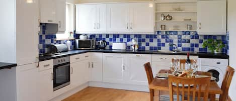 Dishwasher, cookware/dishes/utensils, freezer