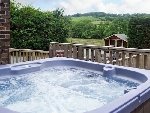 3 bedroom accommodation in Hundred House, near Builth Wells