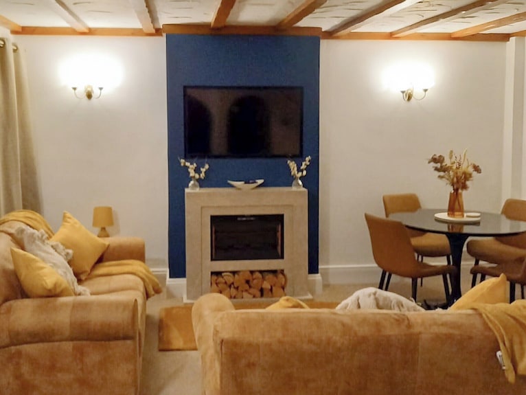 2 Bedroom Accommodation In Alnwick - Alnwick