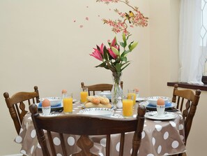 Dining - 2 bedroom accommodation in Buckton, near Bridlington (Buckton, near Bridlington)