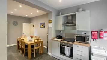 Lave-vaisselle, chaise haute